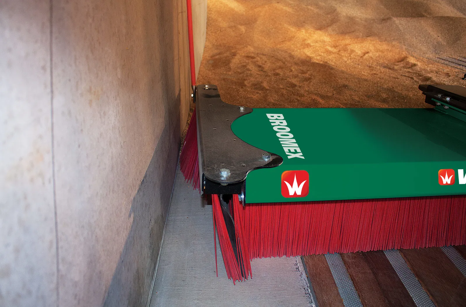 MegaMax Close 2 Wall CMYK 2023 RGB scaled